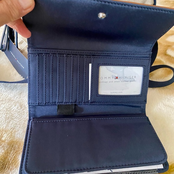 BNWT Tommy Hilfiger 3Folds Wallet - Picture 6 of 10